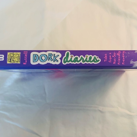 Dork Diaries Tales from a not so friendly frenemy - Picture 3 of 3